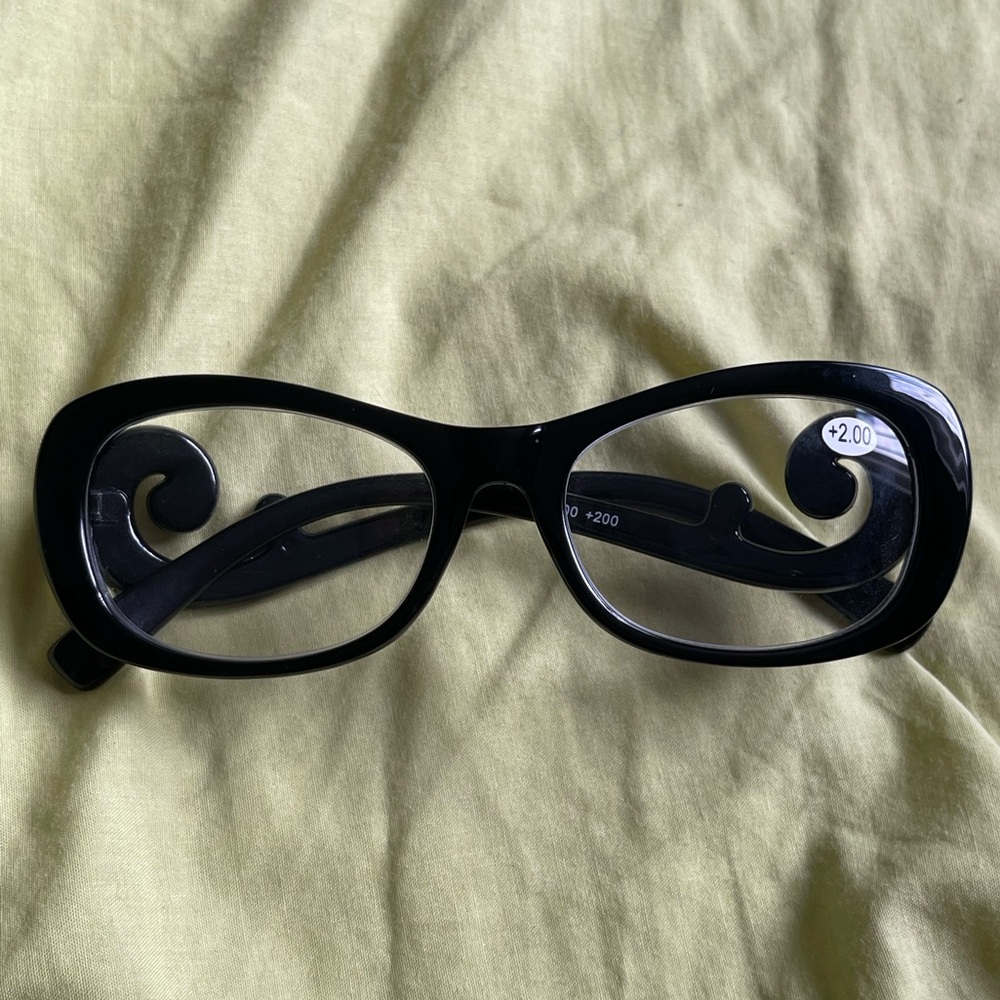Black Glasses with swirl design